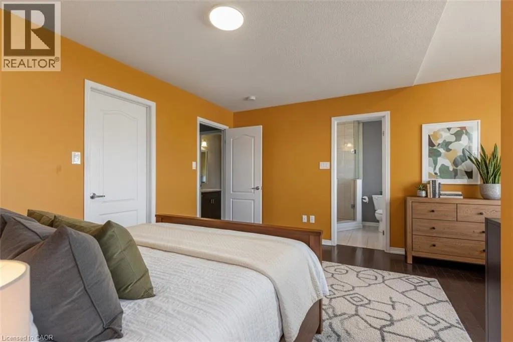 304 FALLING GREEN Crescent