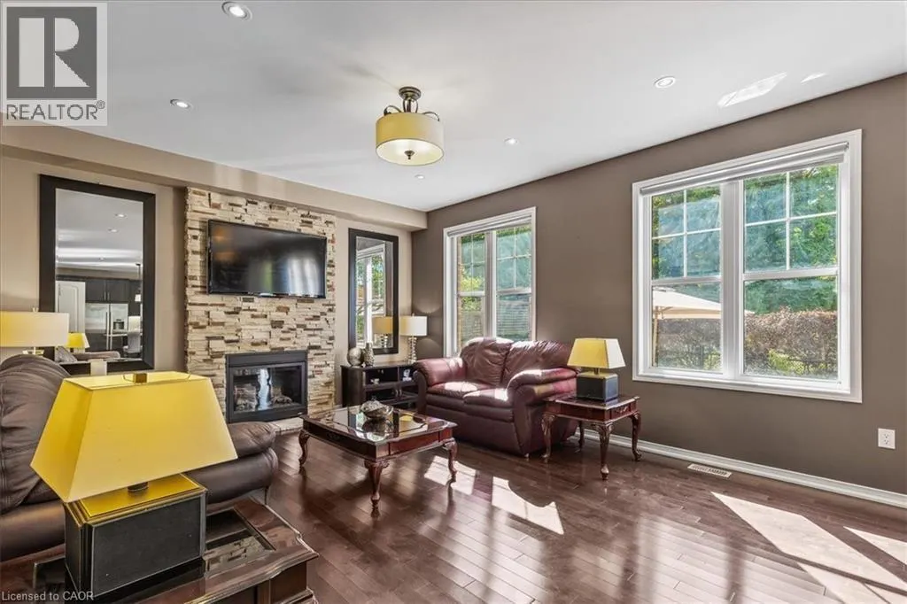 304 FALLING GREEN Crescent