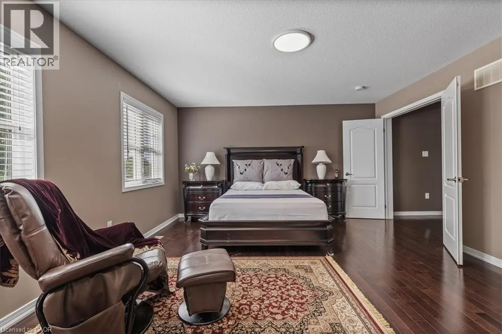 304 FALLING GREEN Crescent