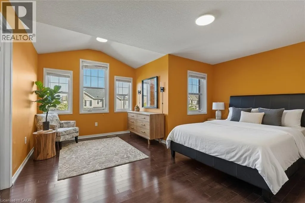 304 FALLING GREEN Crescent