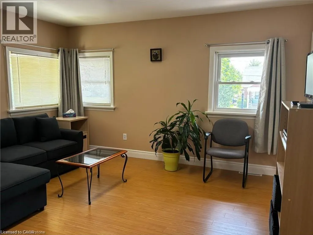11 BELMONT Avenue W