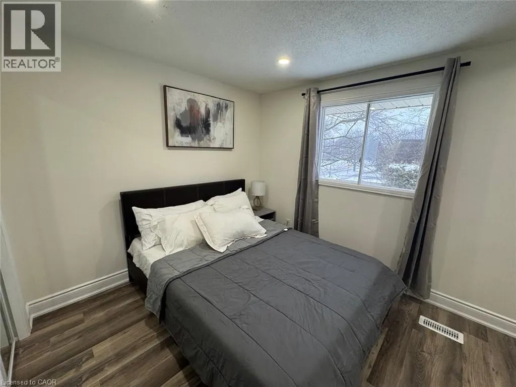 389 DUNVEGAN Drive