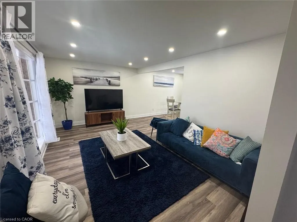 389 DUNVEGAN Drive