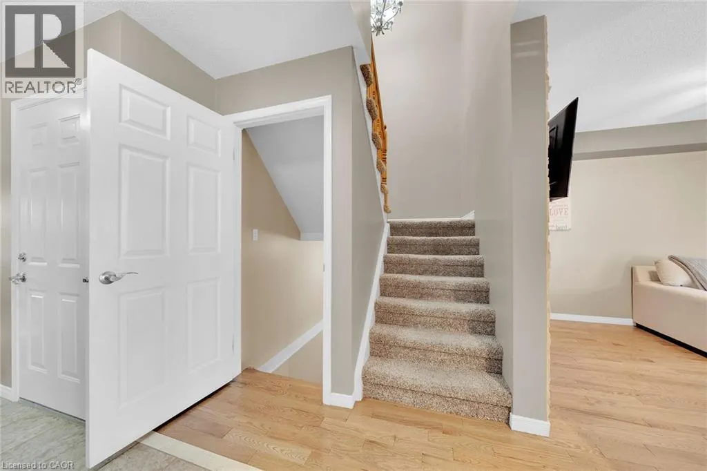 37 MEADOW WOOD Crescent