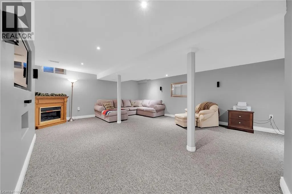 37 MEADOW WOOD Crescent