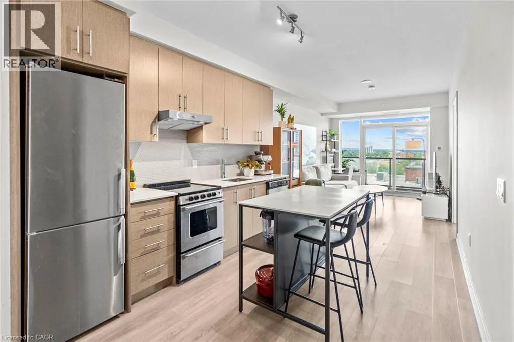 212 KING WILLIAM Street Unit# 818, #818