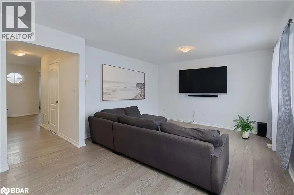 57 FERNDALE Drive S Unit# 7, #7