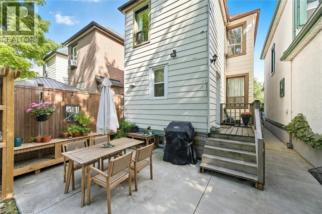 163 GROSVENOR Avenue N