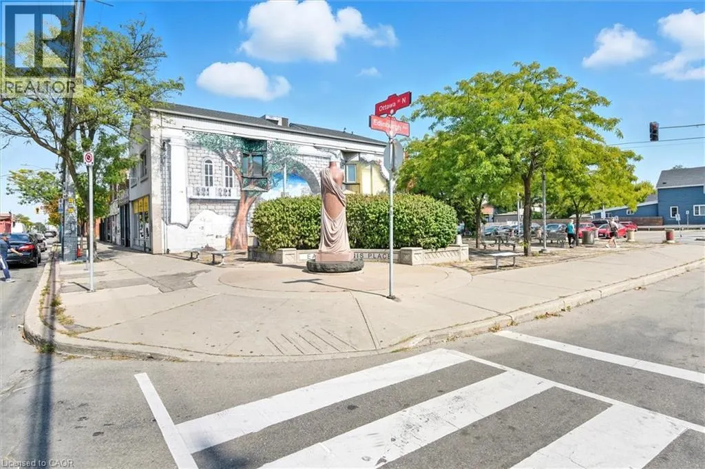 163 GROSVENOR Avenue N