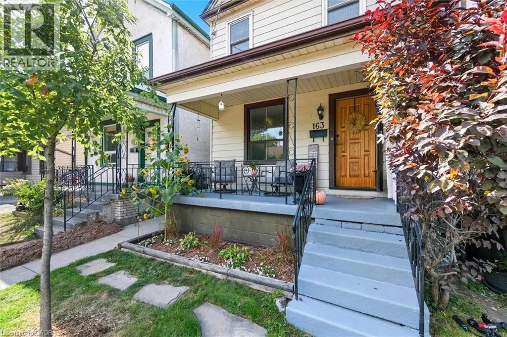 163 GROSVENOR Avenue N