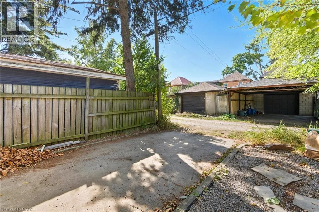 163 GROSVENOR Avenue N