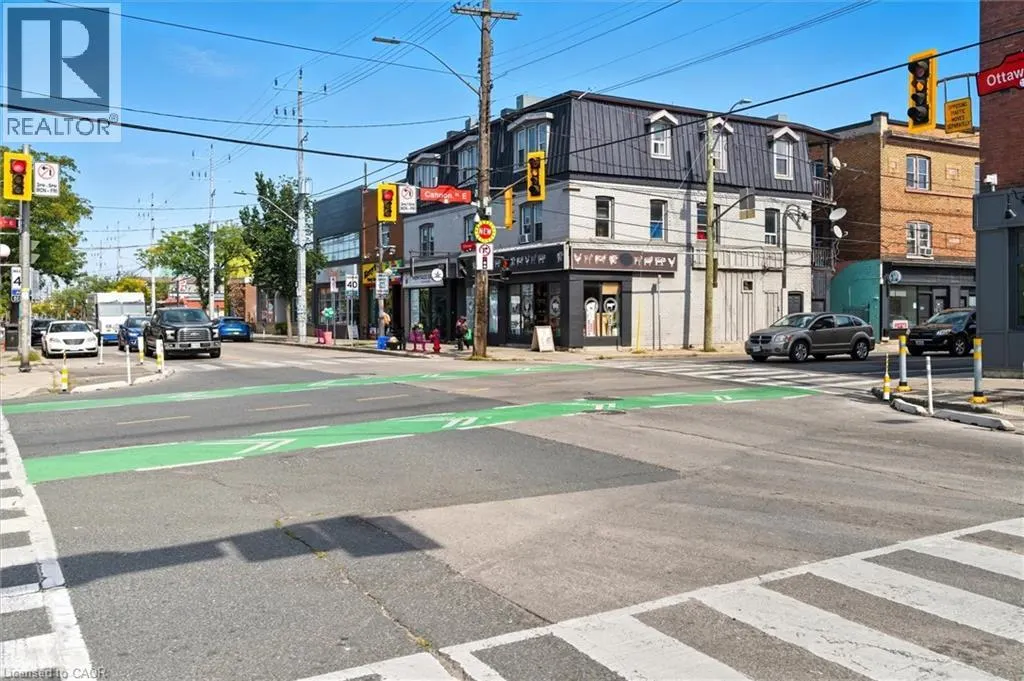163 GROSVENOR Avenue N