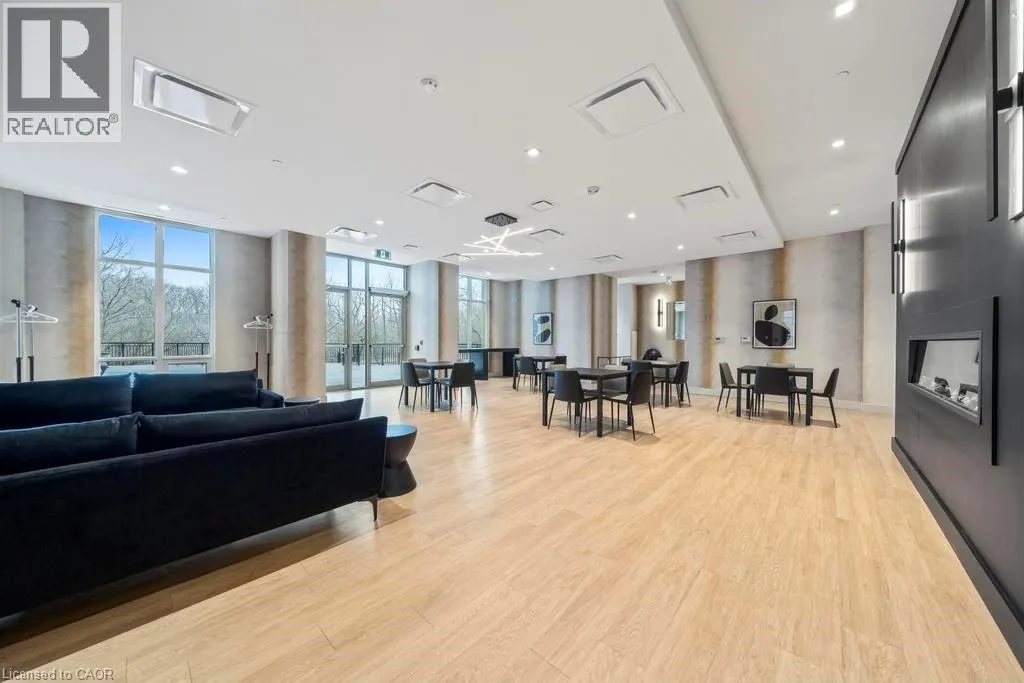 2750 KING Street E Unit# 215, #215