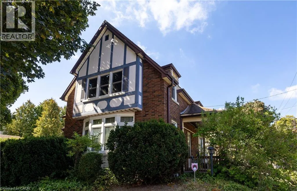 52 BALMORAL Avenue S