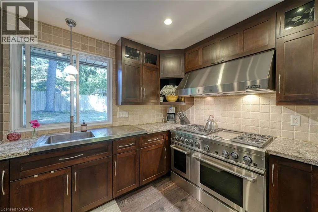248 VANSITTART Avenue