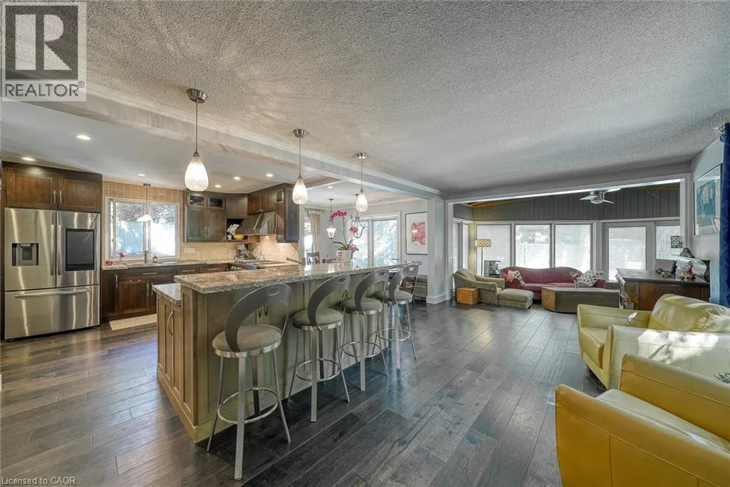 248 VANSITTART Avenue