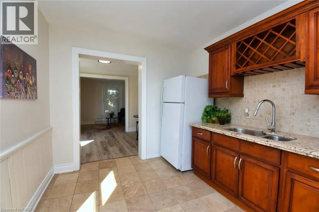 265 HUNTER Street W