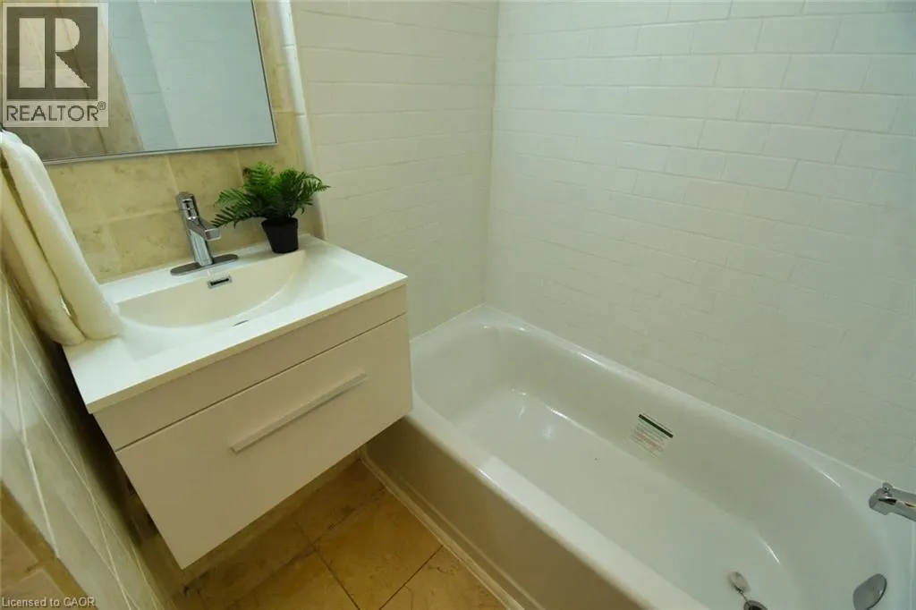 265 HUNTER Street W