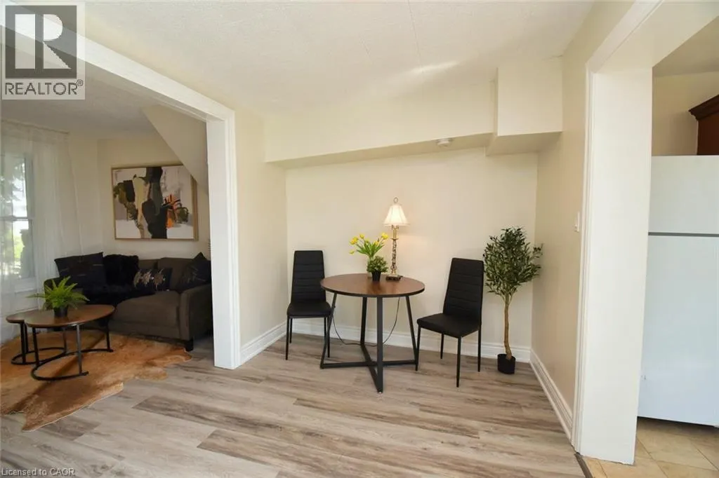 265 HUNTER Street W