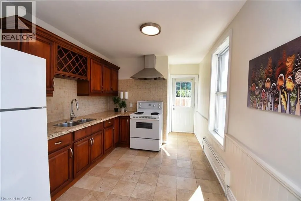 265 HUNTER Street W