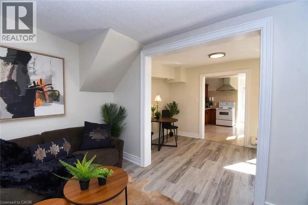 265 HUNTER Street W
