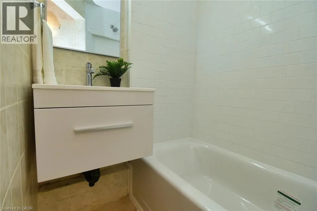 265 HUNTER Street W
