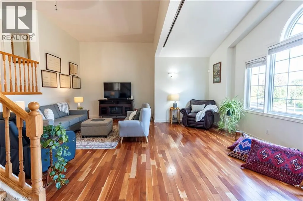 564 WILLOW WOOD Drive