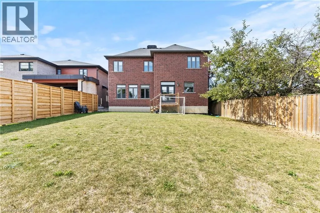 44 LECKIE Avenue