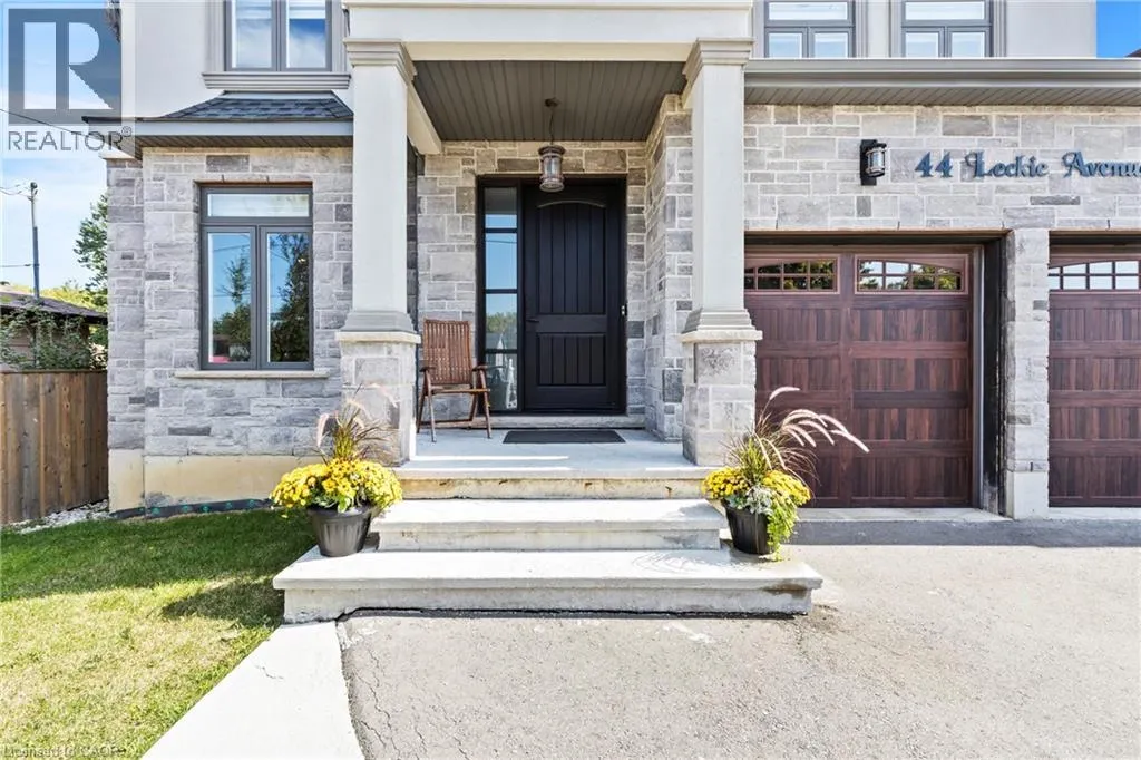 44 LECKIE Avenue