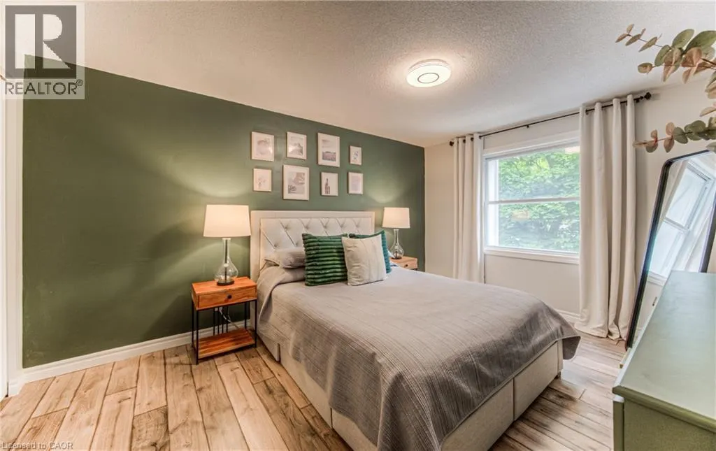 433 MIDWOOD Crescent Unit# A, #A