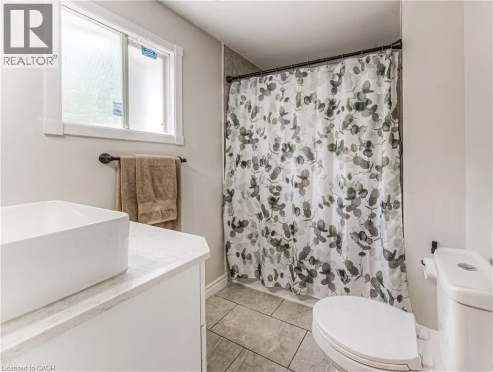 433 MIDWOOD Crescent Unit# A, #A
