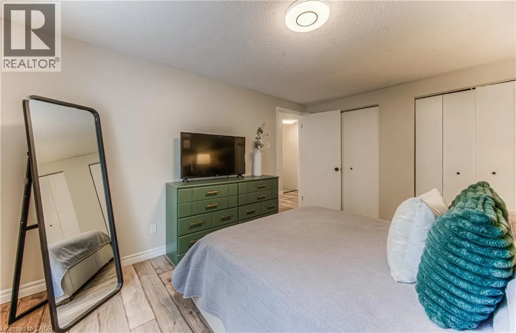 433 MIDWOOD Crescent Unit# A, #A