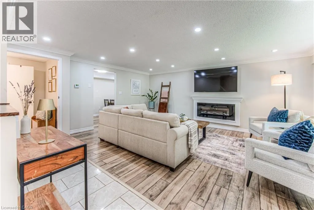 433 MIDWOOD Crescent Unit# A, #A