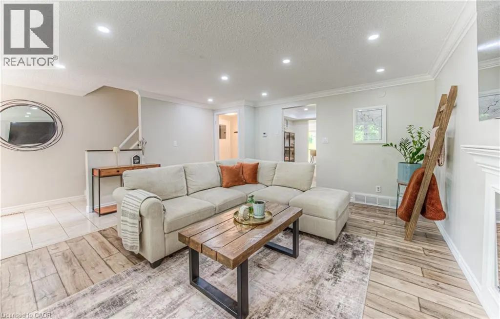 433 MIDWOOD Crescent Unit# A, #A