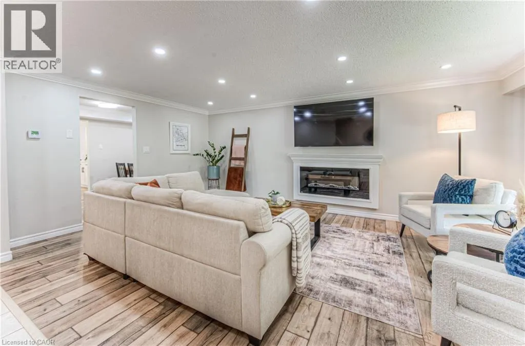 433 MIDWOOD Crescent Unit# A, #A