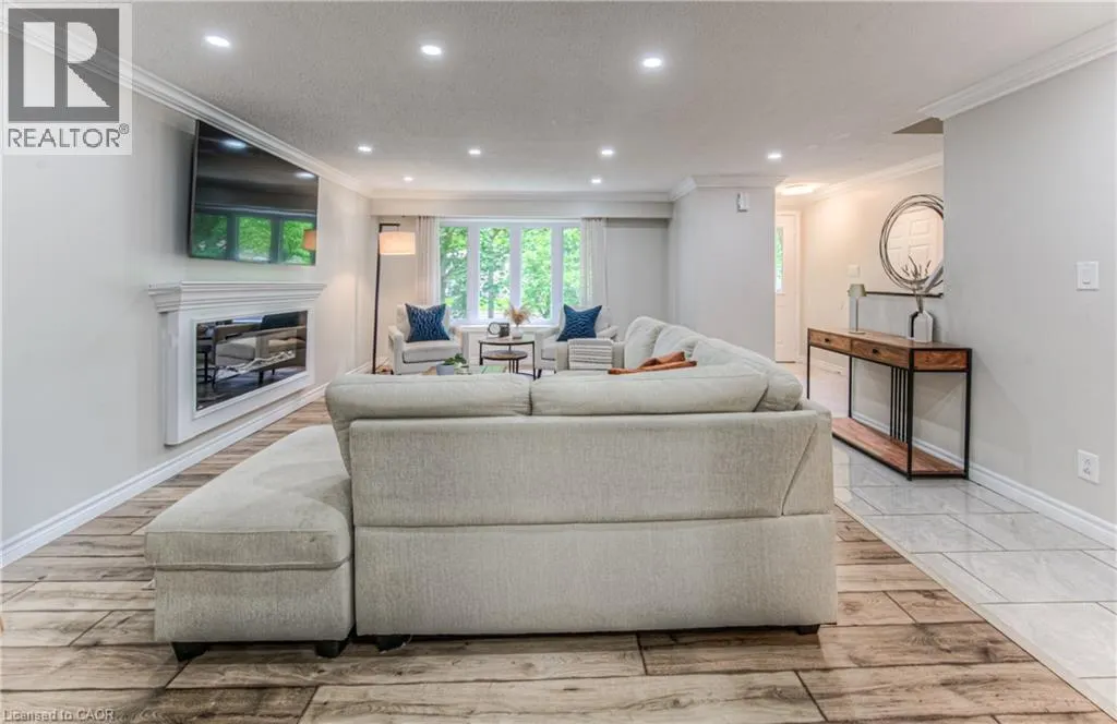 433 MIDWOOD Crescent Unit# A, #A