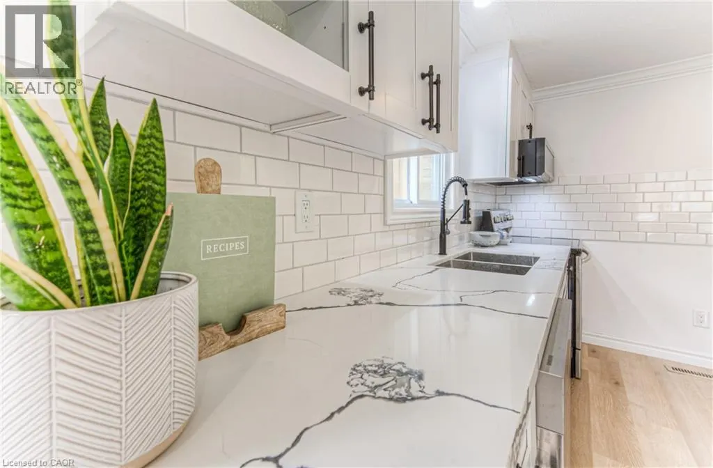 433 MIDWOOD Crescent Unit# A, #A