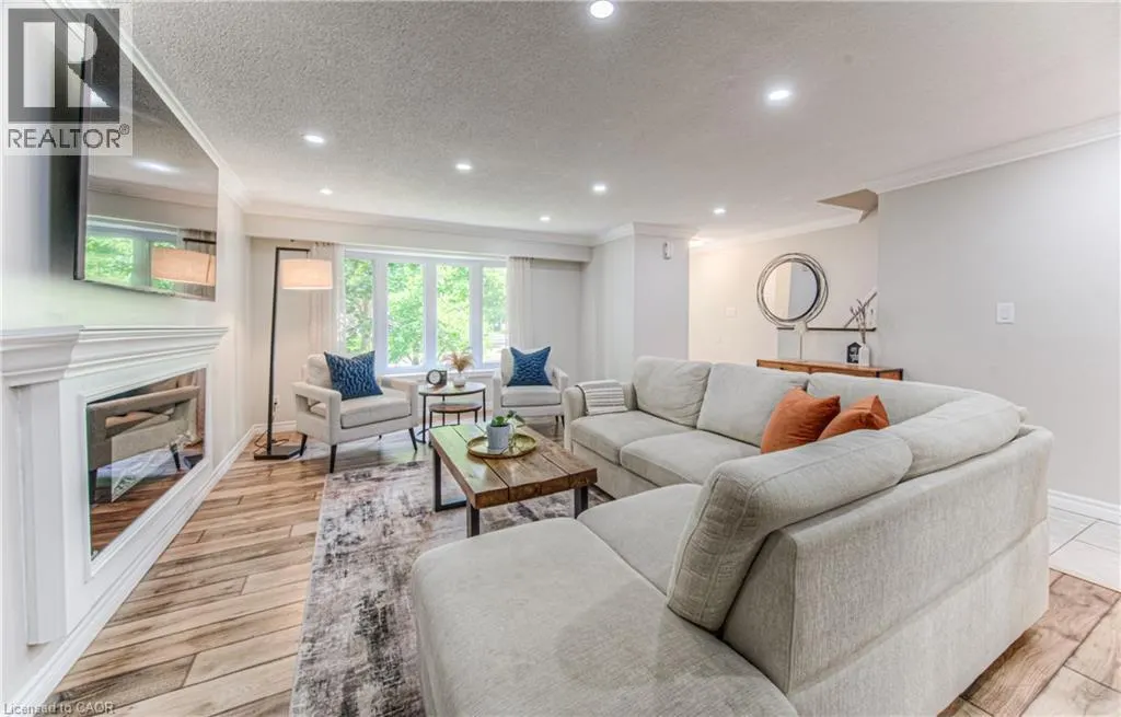 433 MIDWOOD Crescent Unit# A, #A