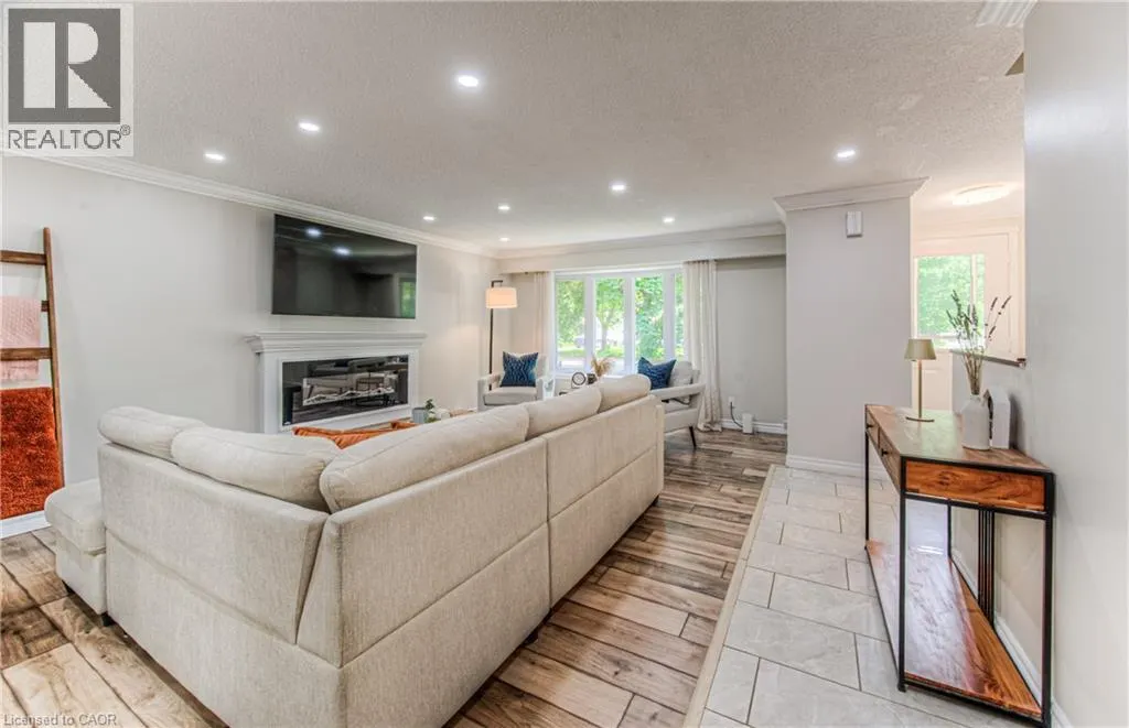 433 MIDWOOD Crescent Unit# A, #A