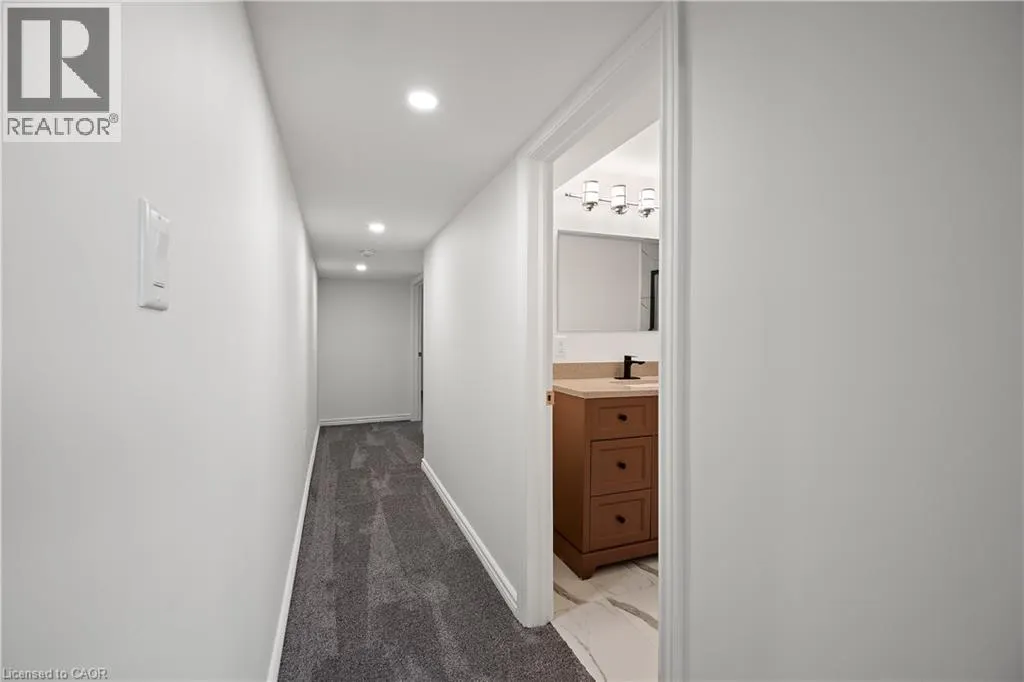 62 CLOKE Court