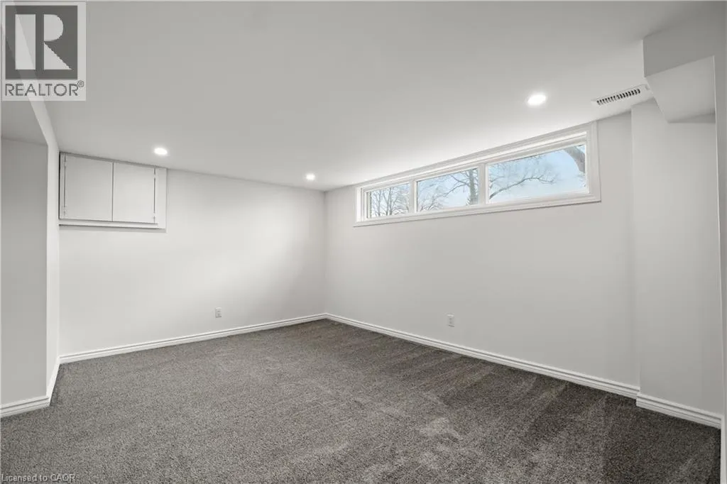 62 CLOKE Court