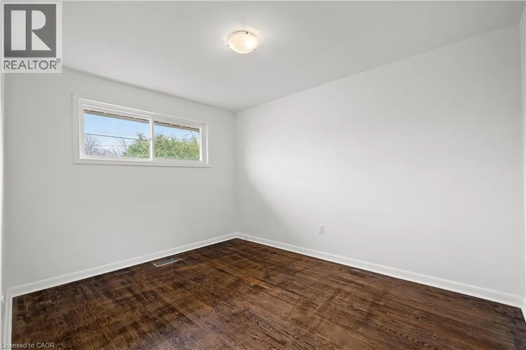 62 CLOKE Court