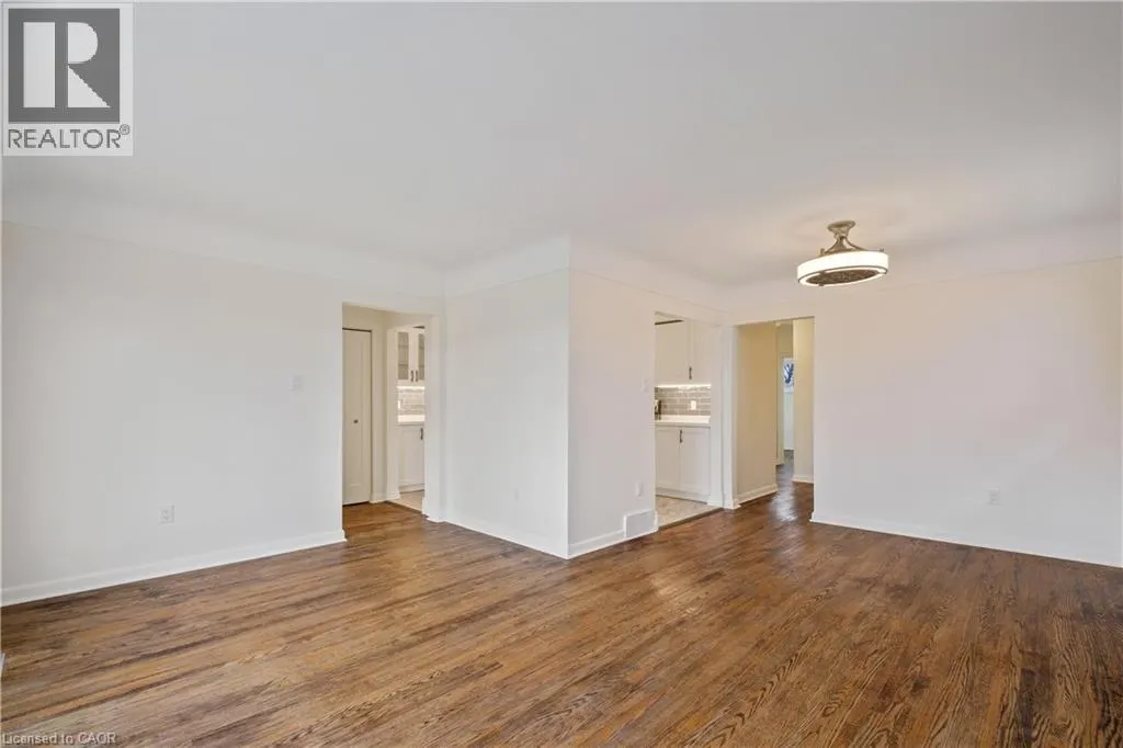 62 CLOKE Court