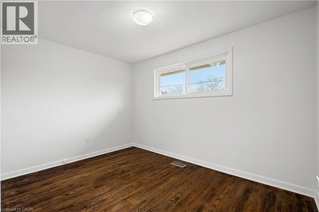 62 CLOKE Court