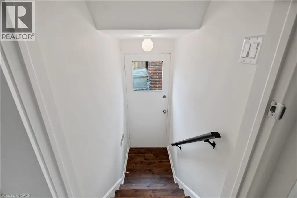 62 CLOKE Court