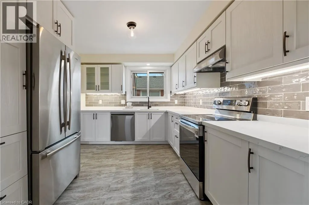 62 CLOKE Court