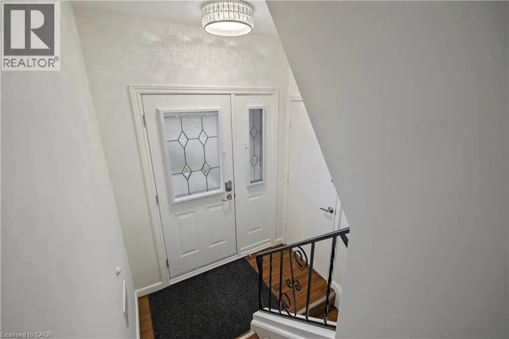 62 CLOKE Court