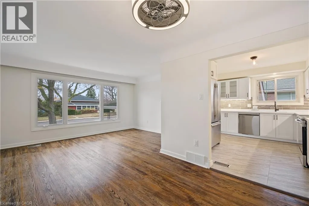 62 CLOKE Court