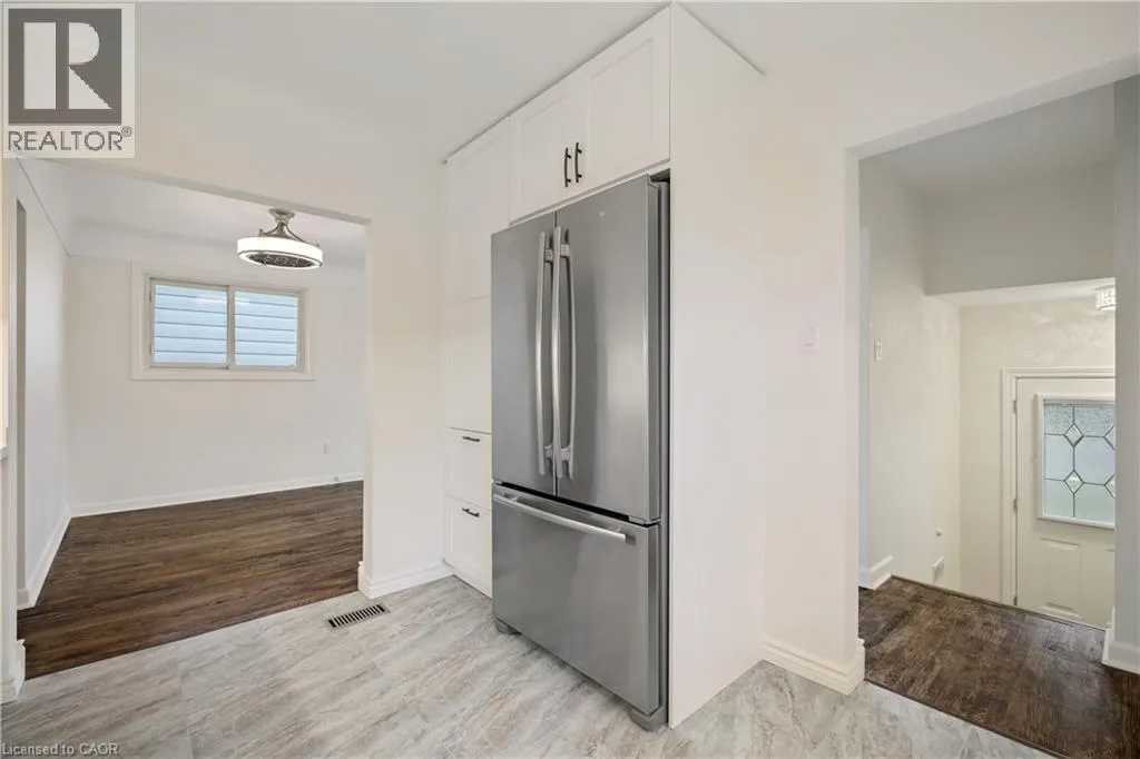 62 CLOKE Court
