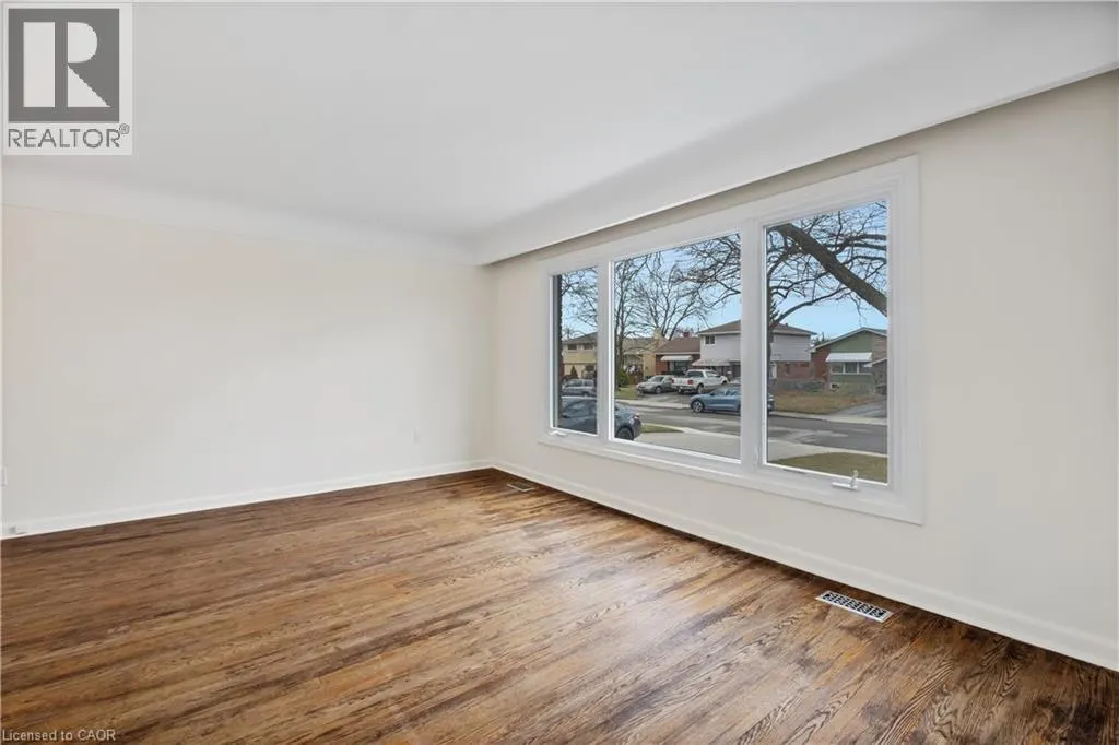 62 CLOKE Court